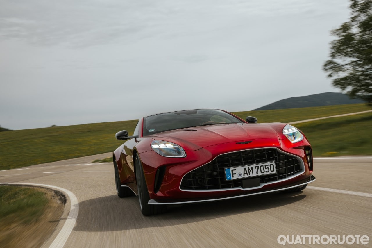 Aston Martin Vantage S: 680 CV, ferocia e fascino british