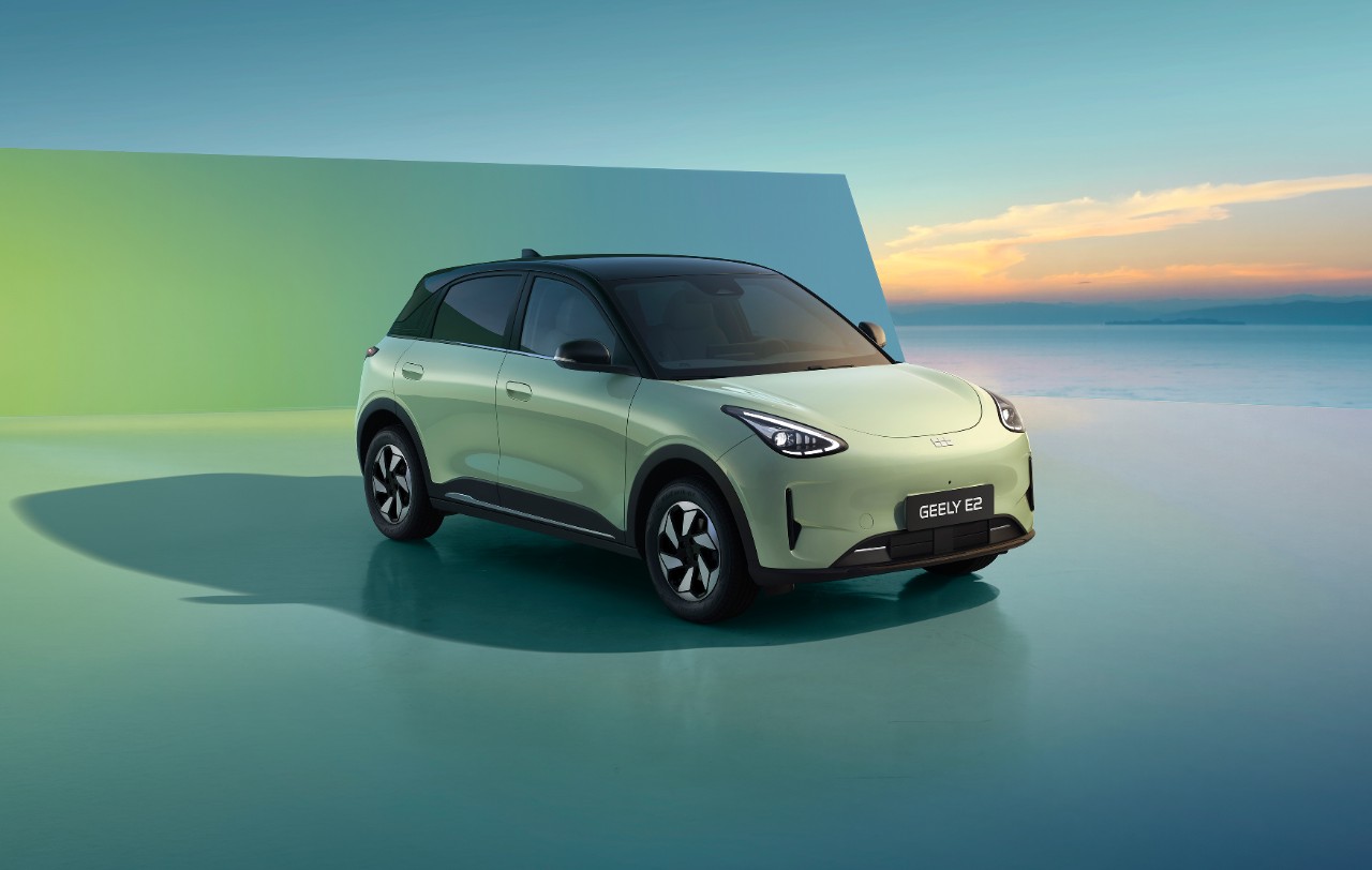 L'auto più venduta in Cina costa meno di 20 mila euro: primo test della Geely E2