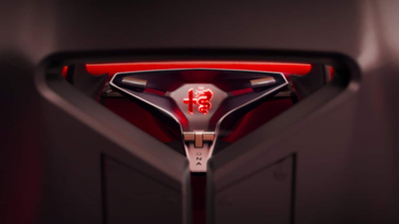 Volante, fari e un indizio sull'abitacolo: Alfa Romeo svela altri dettagli della Cuorerosso