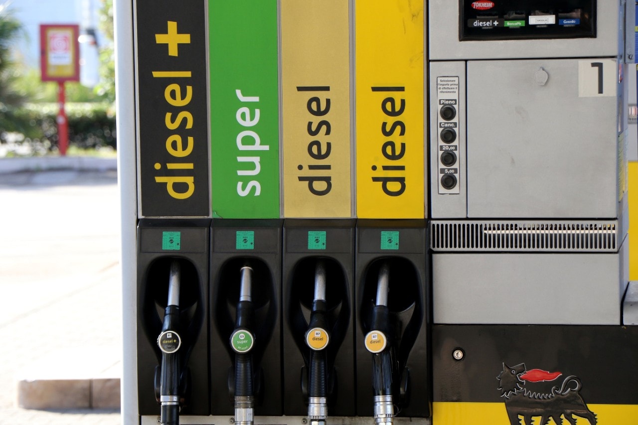 Benzina e diesel, dove e quando fare il pieno con il tetto ai prezzi