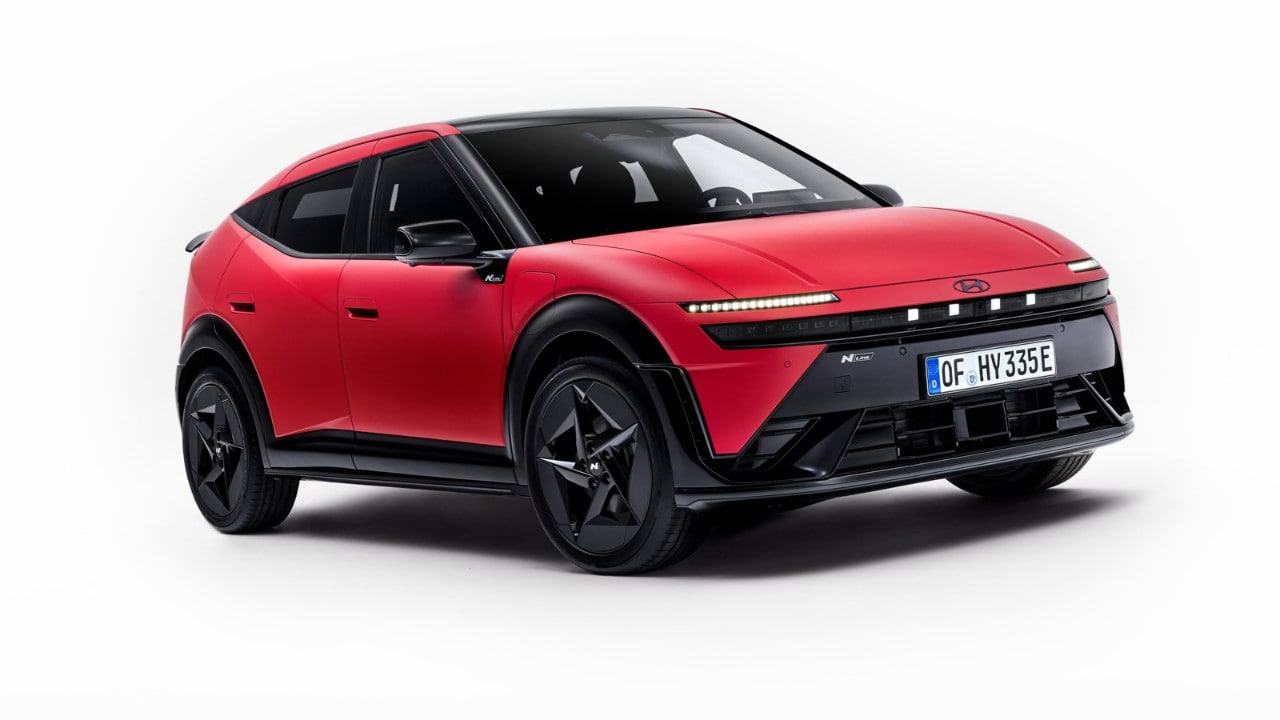 Pixel, spoiler, no SUV: la Hyundai Ioniq 3 è la nuova elettrica a tutto design - VIDEO