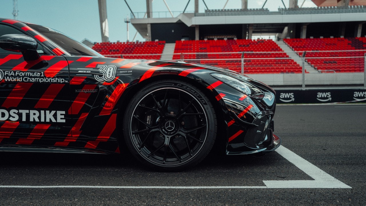 Il nuovo Pirelli P Zero R sale sulla safety car di Formula Uno