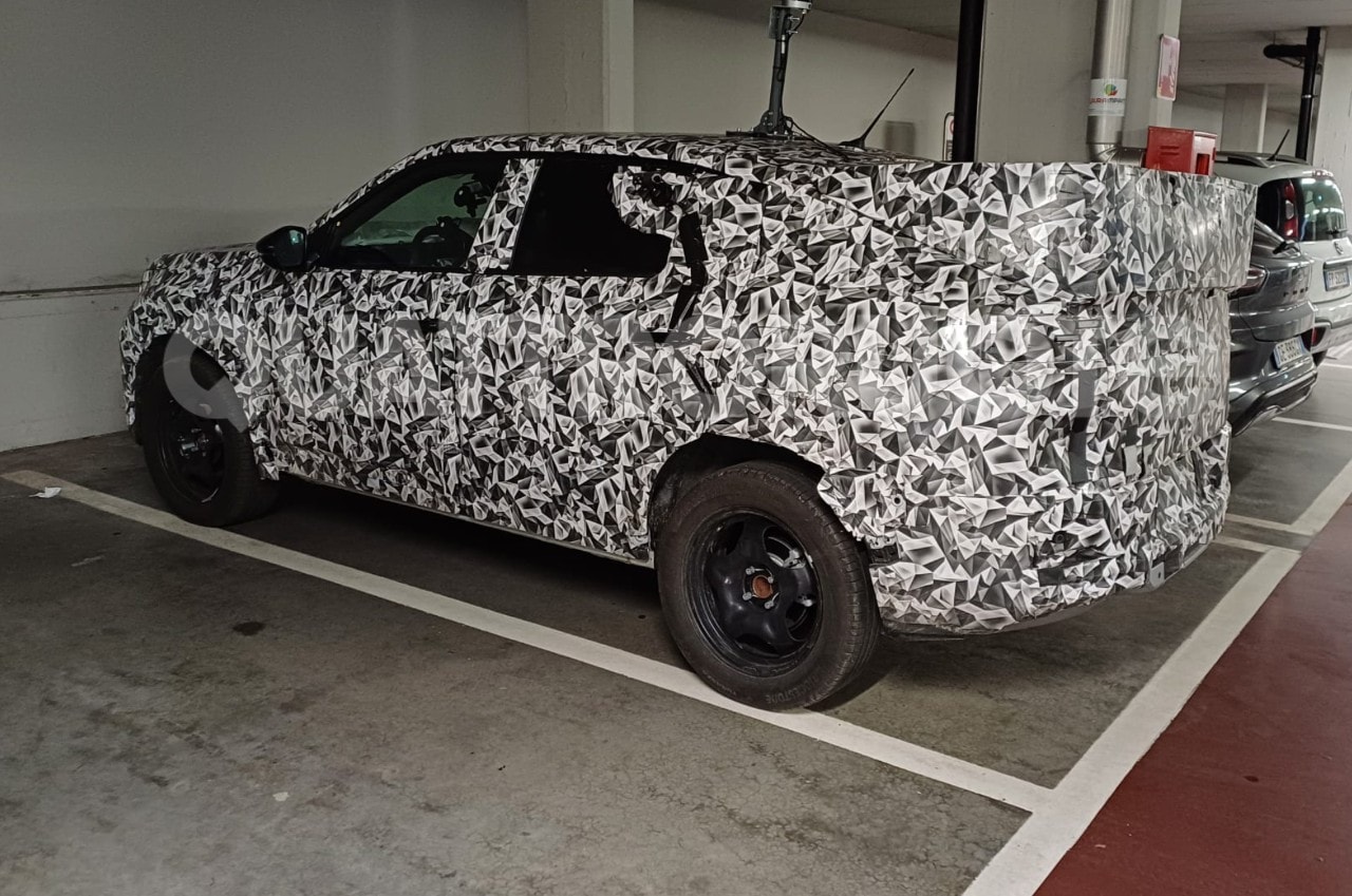 Fiat Fastback, nuove foto da Torino: la Suv-coupé mostra dettagli inediti