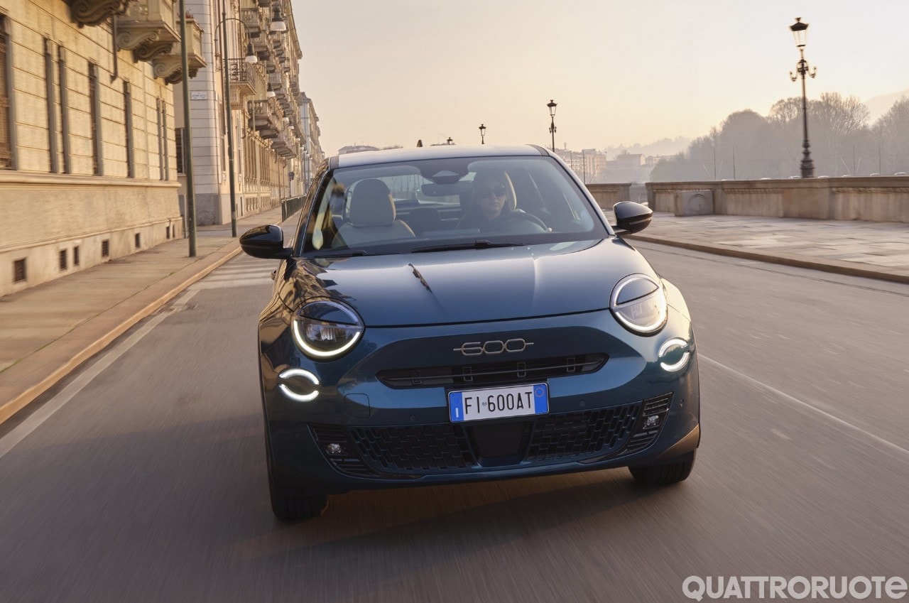 Fiat 600 riparte col manuale: tutti i prezzi della nuova Turbo benzina da 100 CV