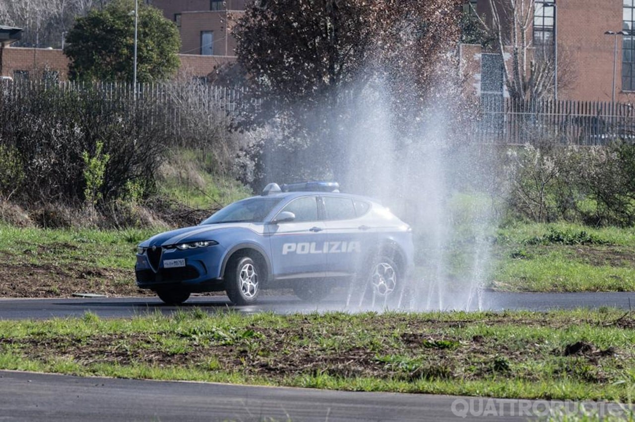 Asfalto, fuoristrada, muri d'acqua: la Polizia di Stato inaugura il nuovo circuito di guida sicura